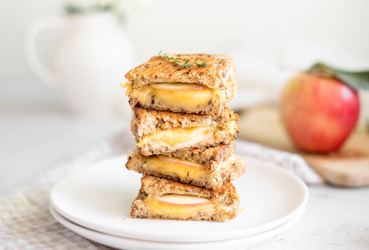 grilled-cheese-apple-and-thyme-sandwich-recipe
