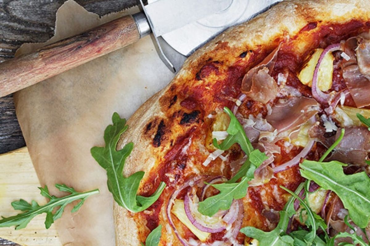 grilled-pineapple-and-prosciutto-flatbread-recipe