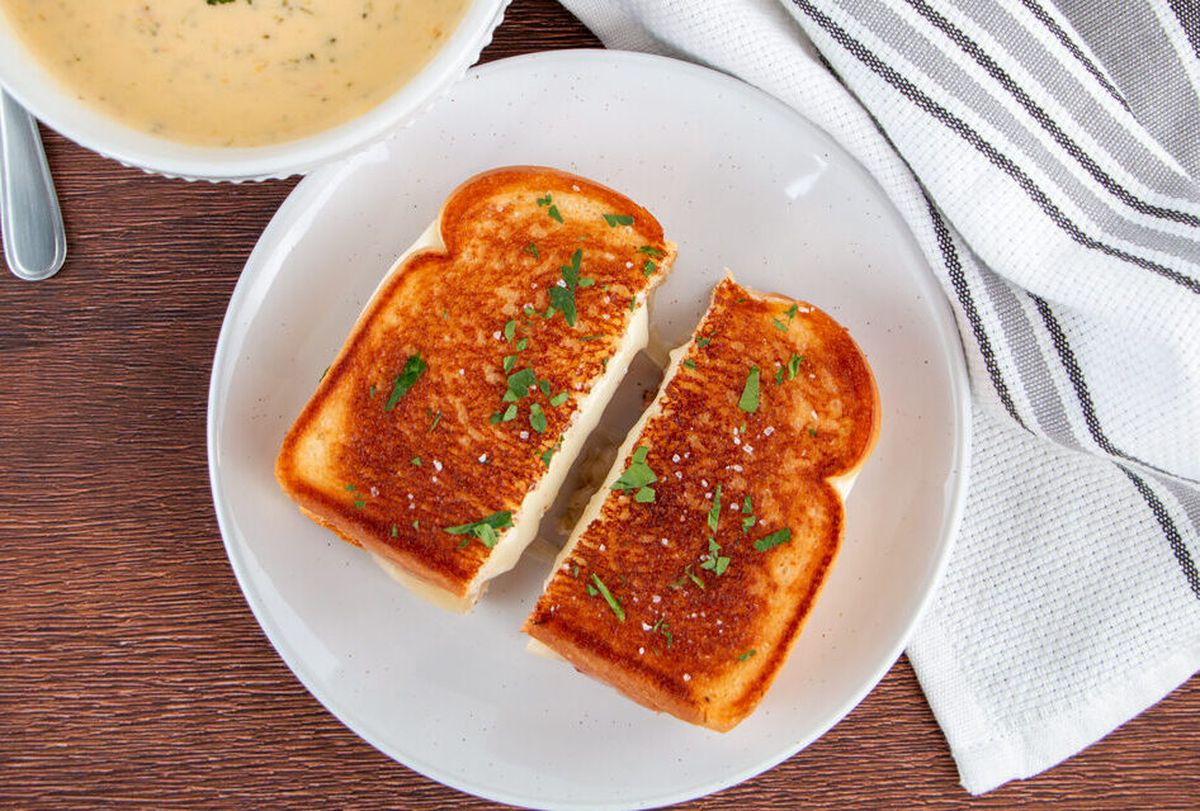grilled-spam-tomato-cheddar-cheese-and-onion-sandwich-recipe