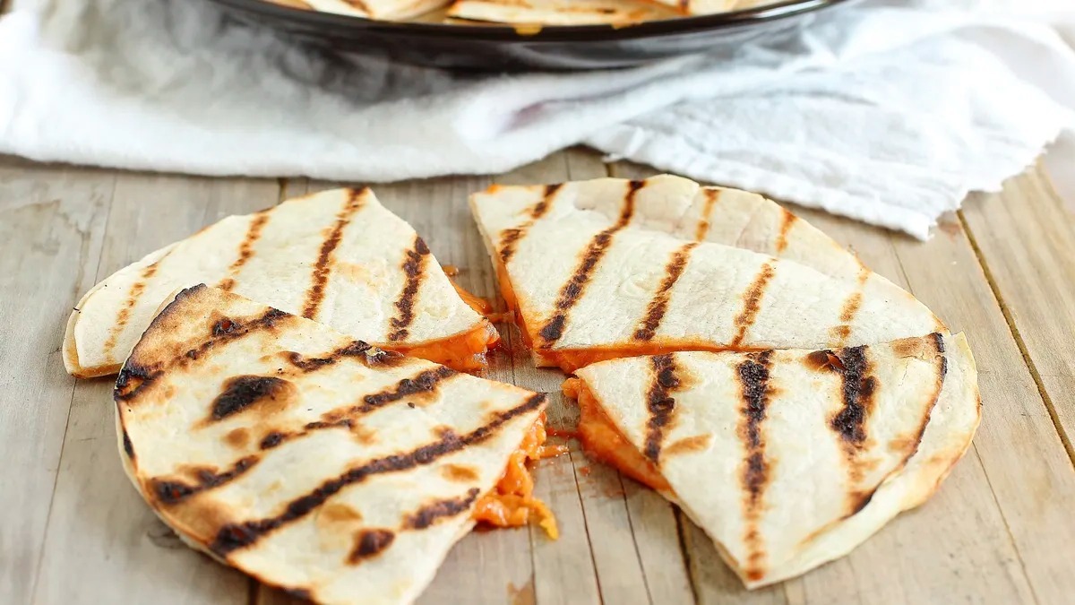 pizzadilla-grilled-pizza-sandwich-recipe