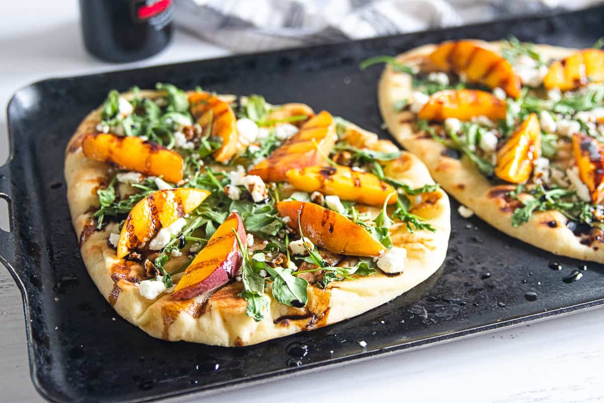 flatbread-pizza-with-grilled-peaches-recipe