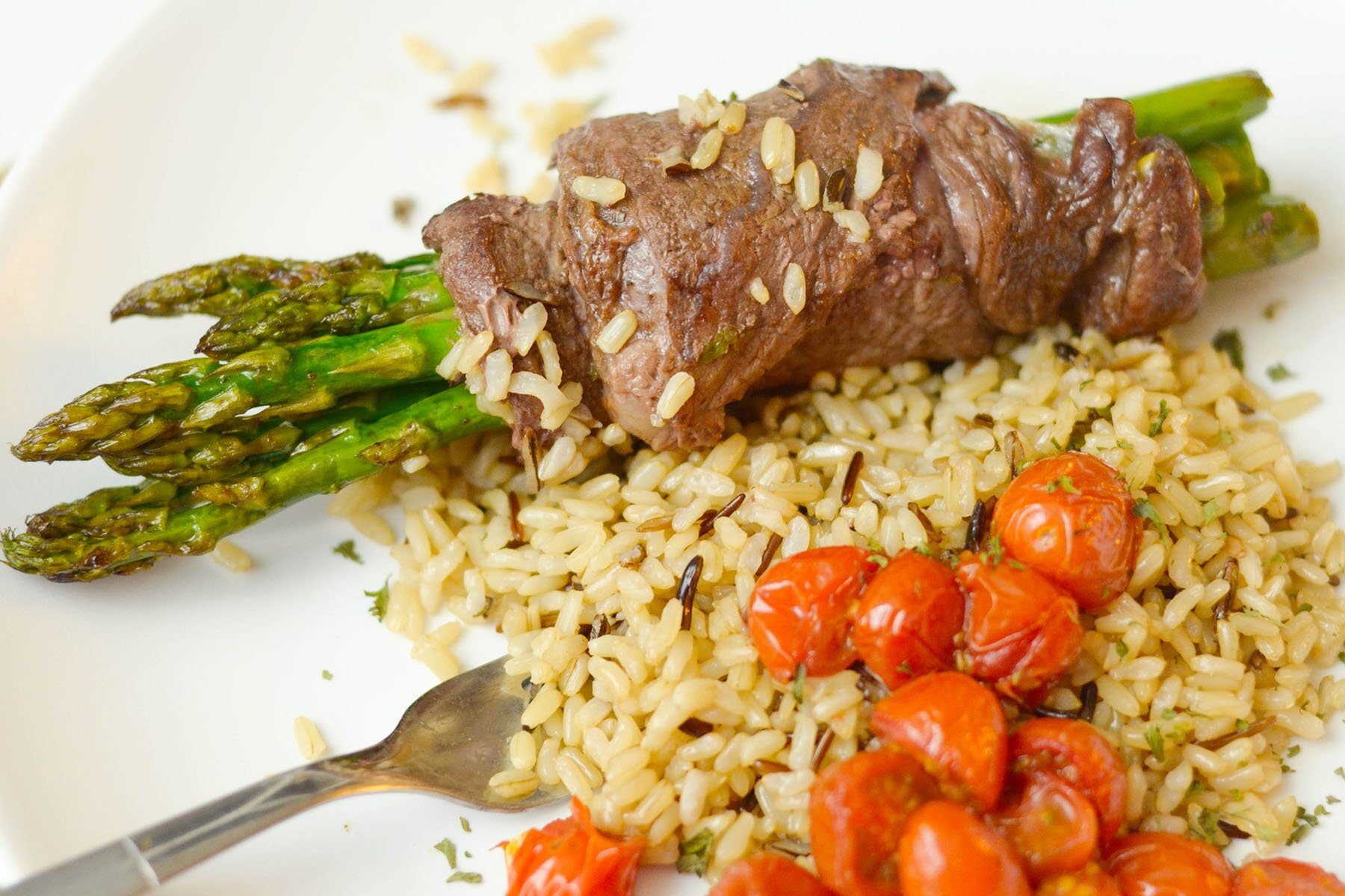 grilled-asparagus-steak-bundles-recipe