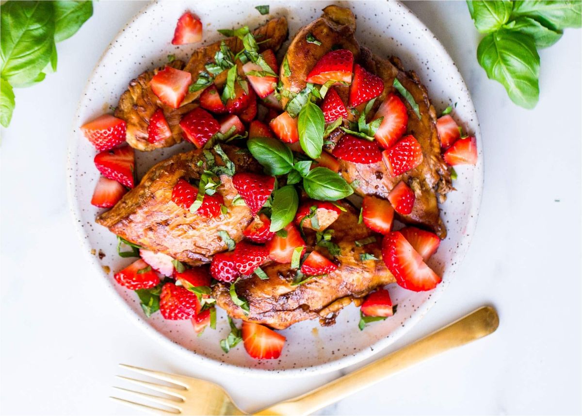 grilled-chicken-breasts-with-fresh-strawberry-salsa-recipe